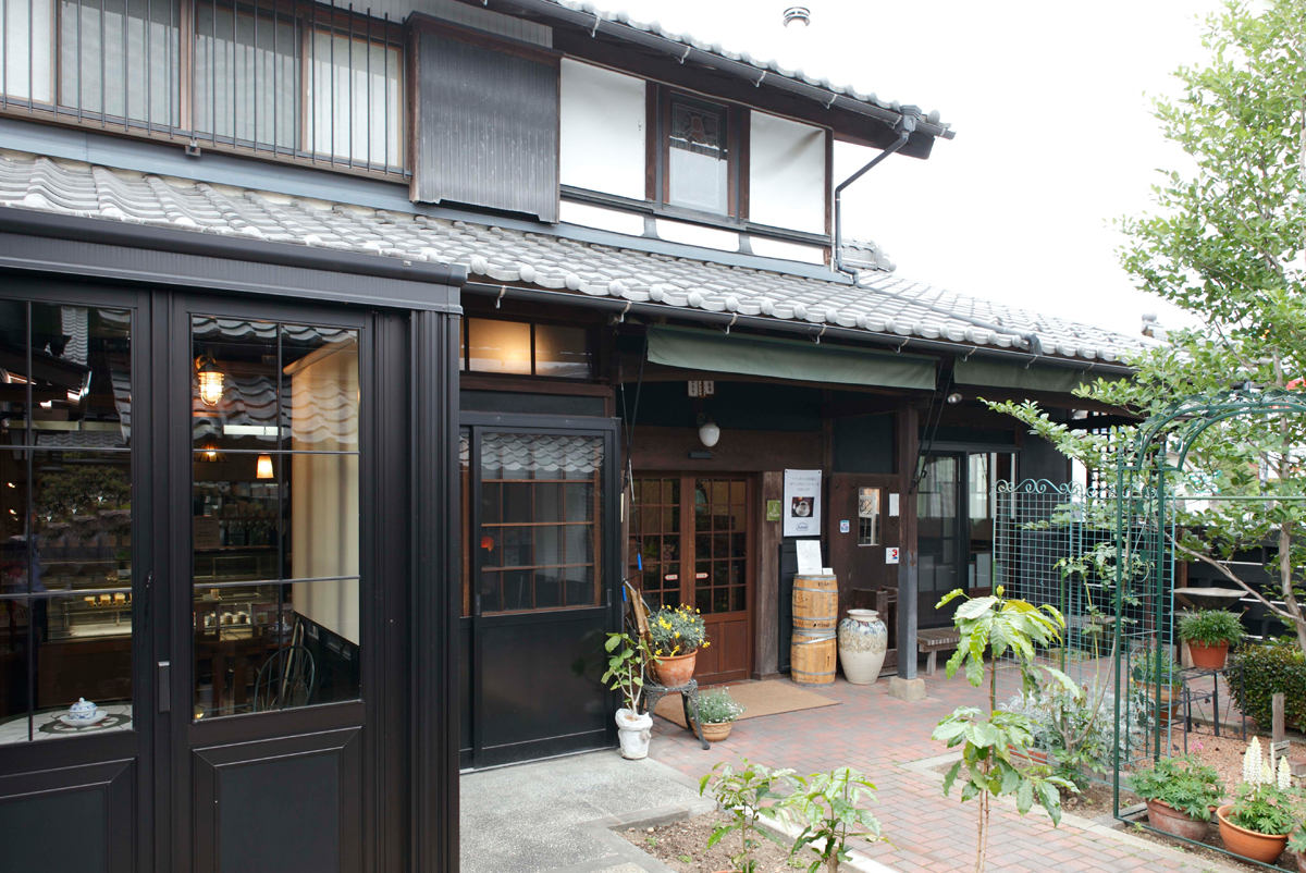 カフェ・アダチ（（有）ニジュウ・イチ企画）の写真01